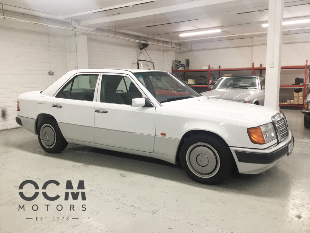 Time warp Mercedes 250D (W124)