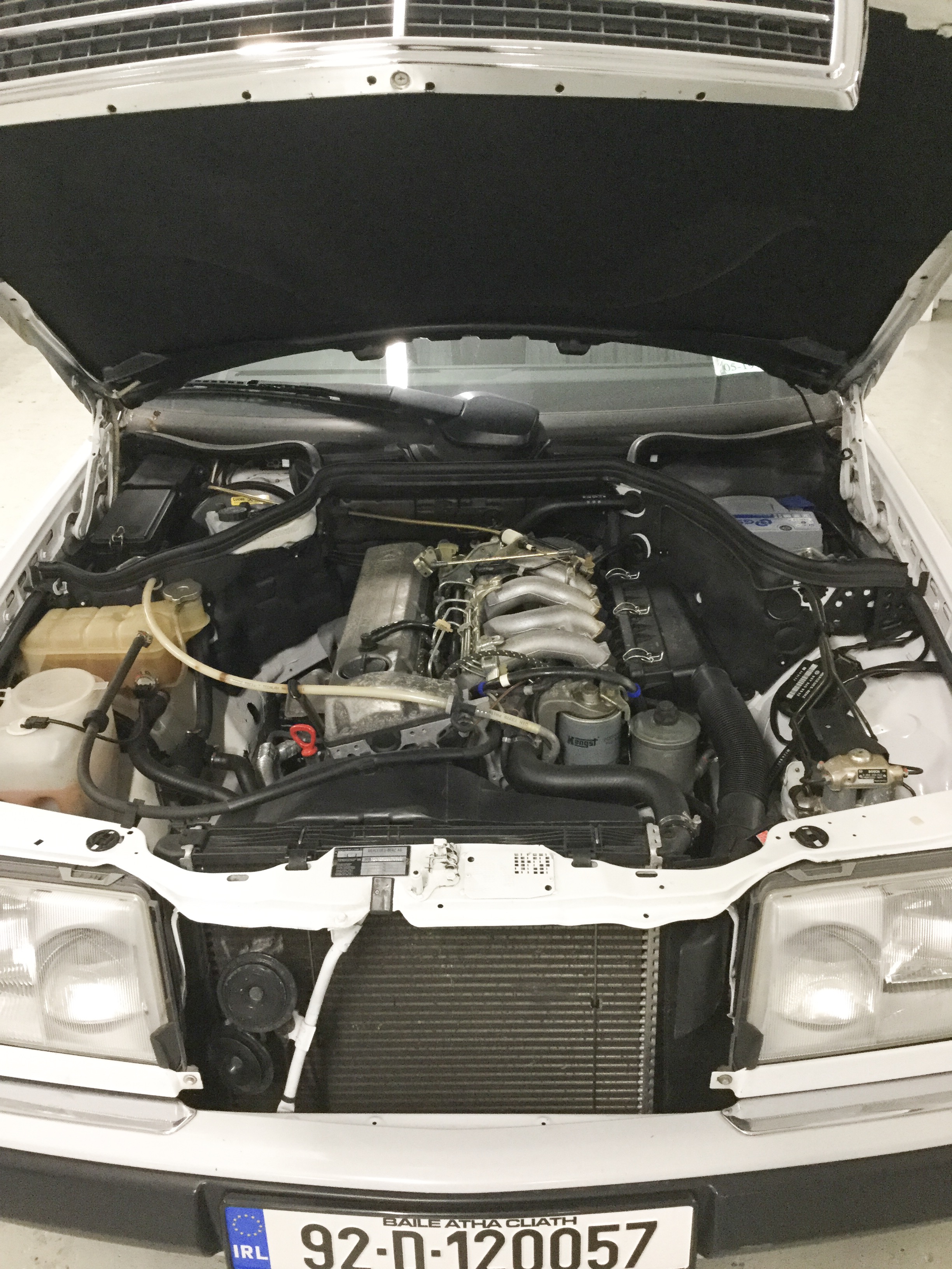 Time warp Mercedes 250D (W124) - Image 13