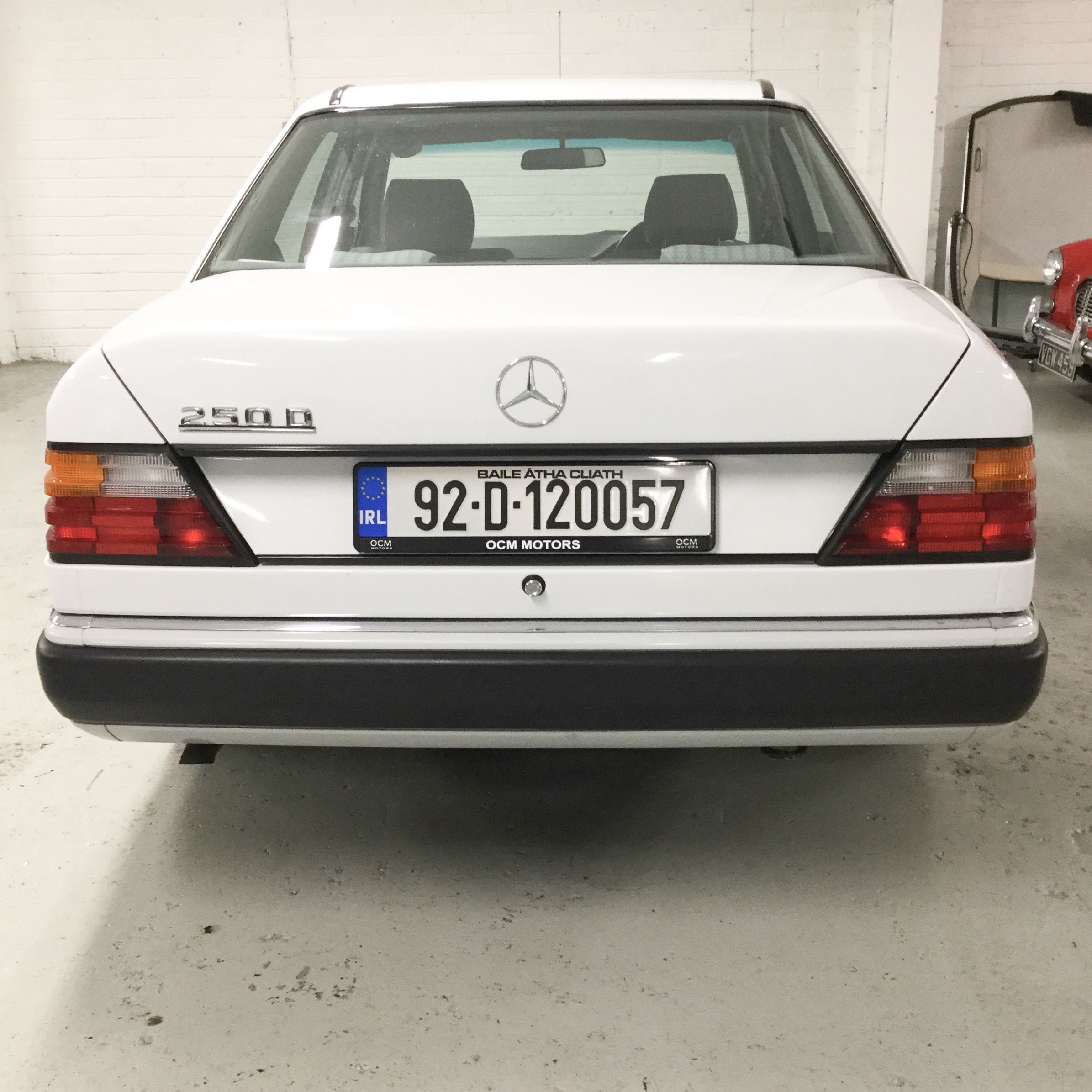 Time warp Mercedes 250D (W124) - Image 4