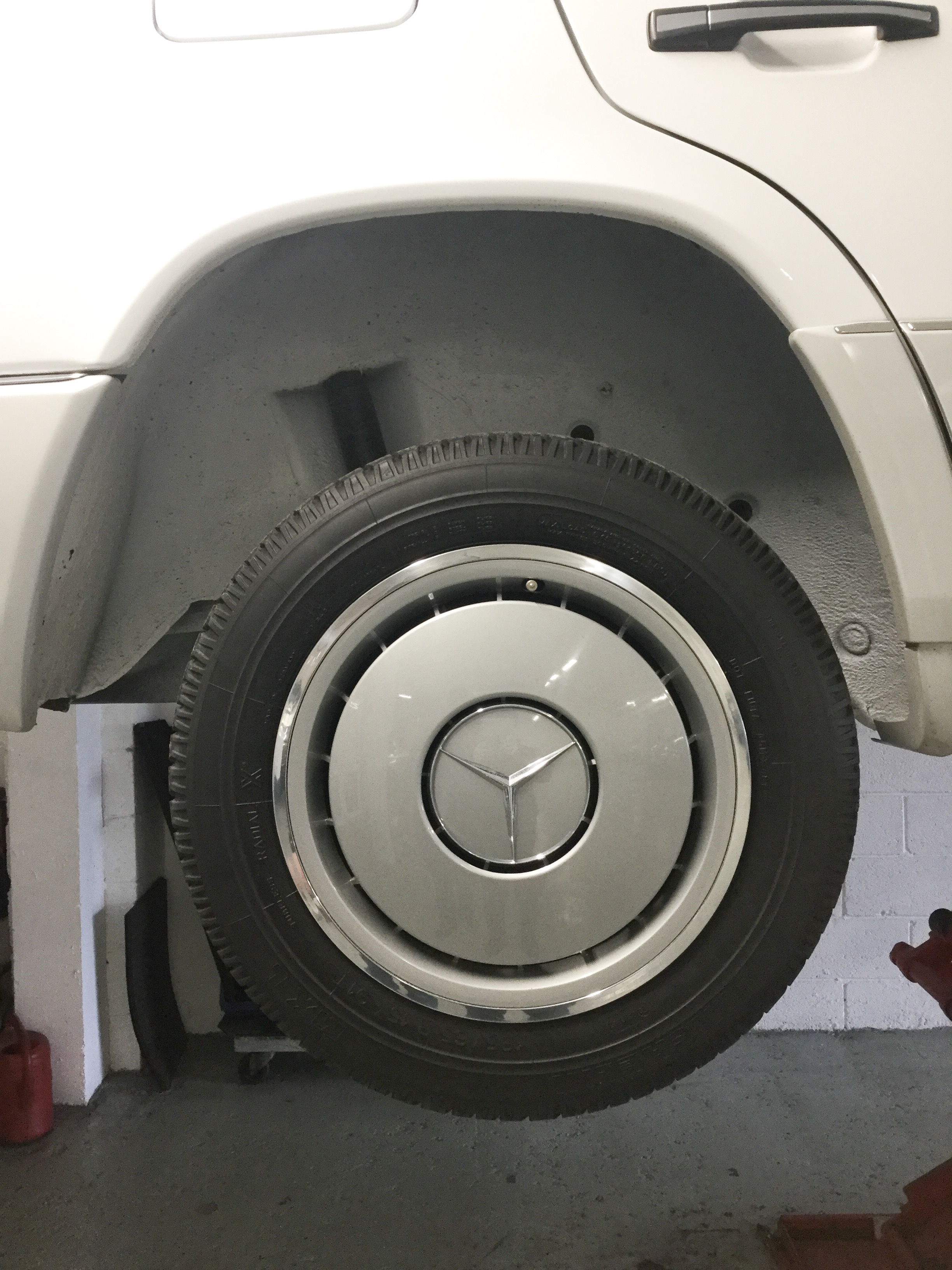 Time warp Mercedes 250D (W124) - Image 18