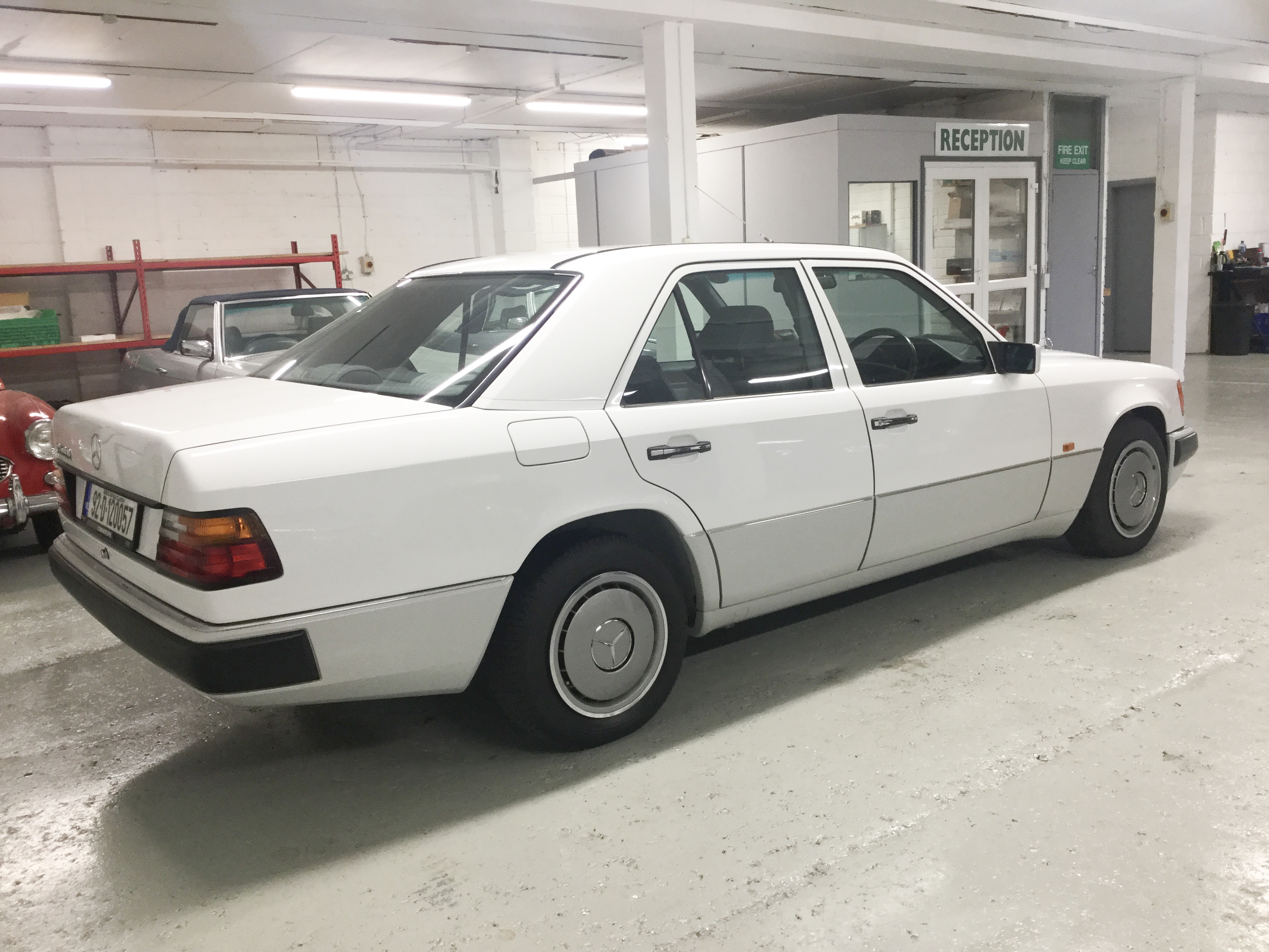 Time warp Mercedes 250D (W124) - Image 2