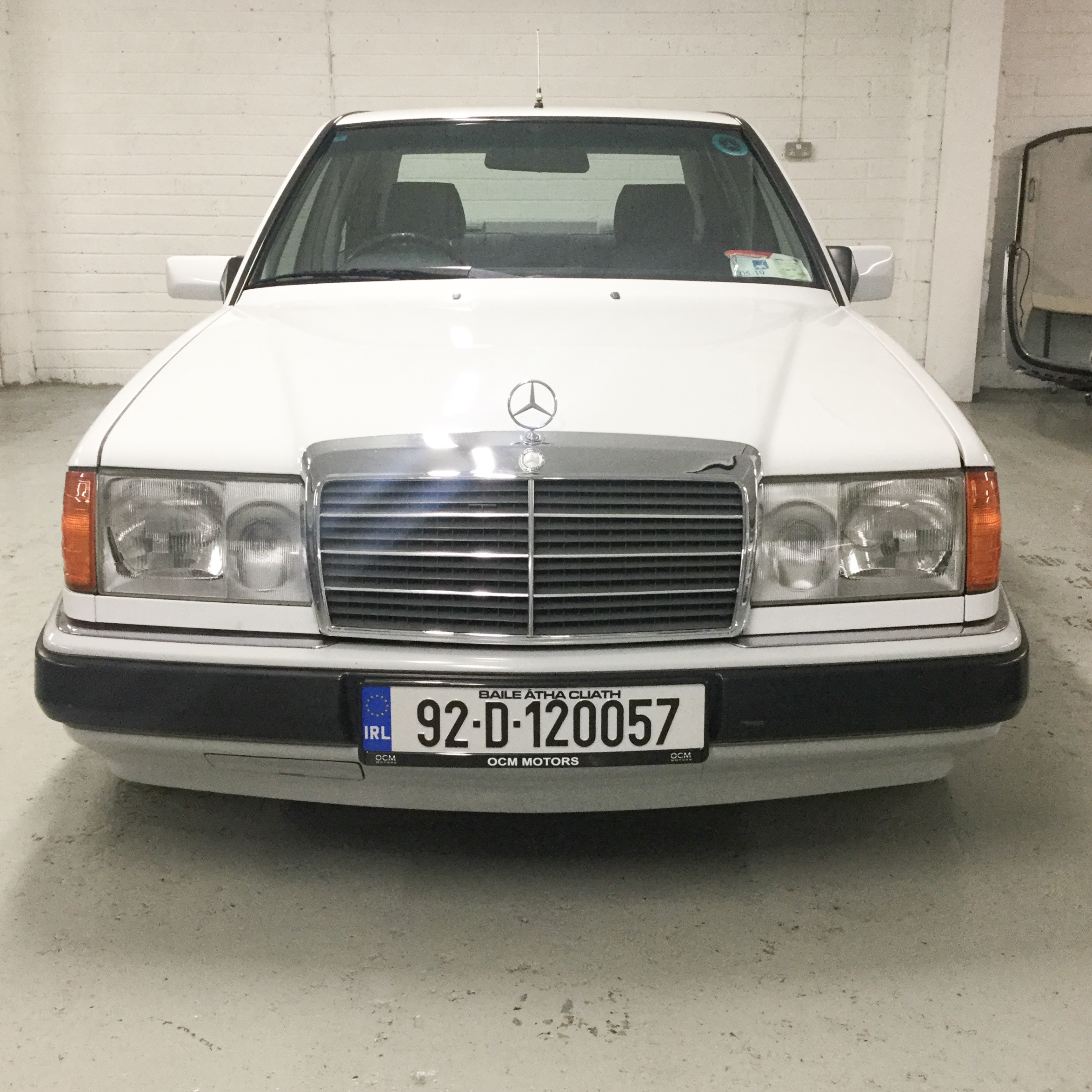 Time warp Mercedes 250D (W124) - Image 3