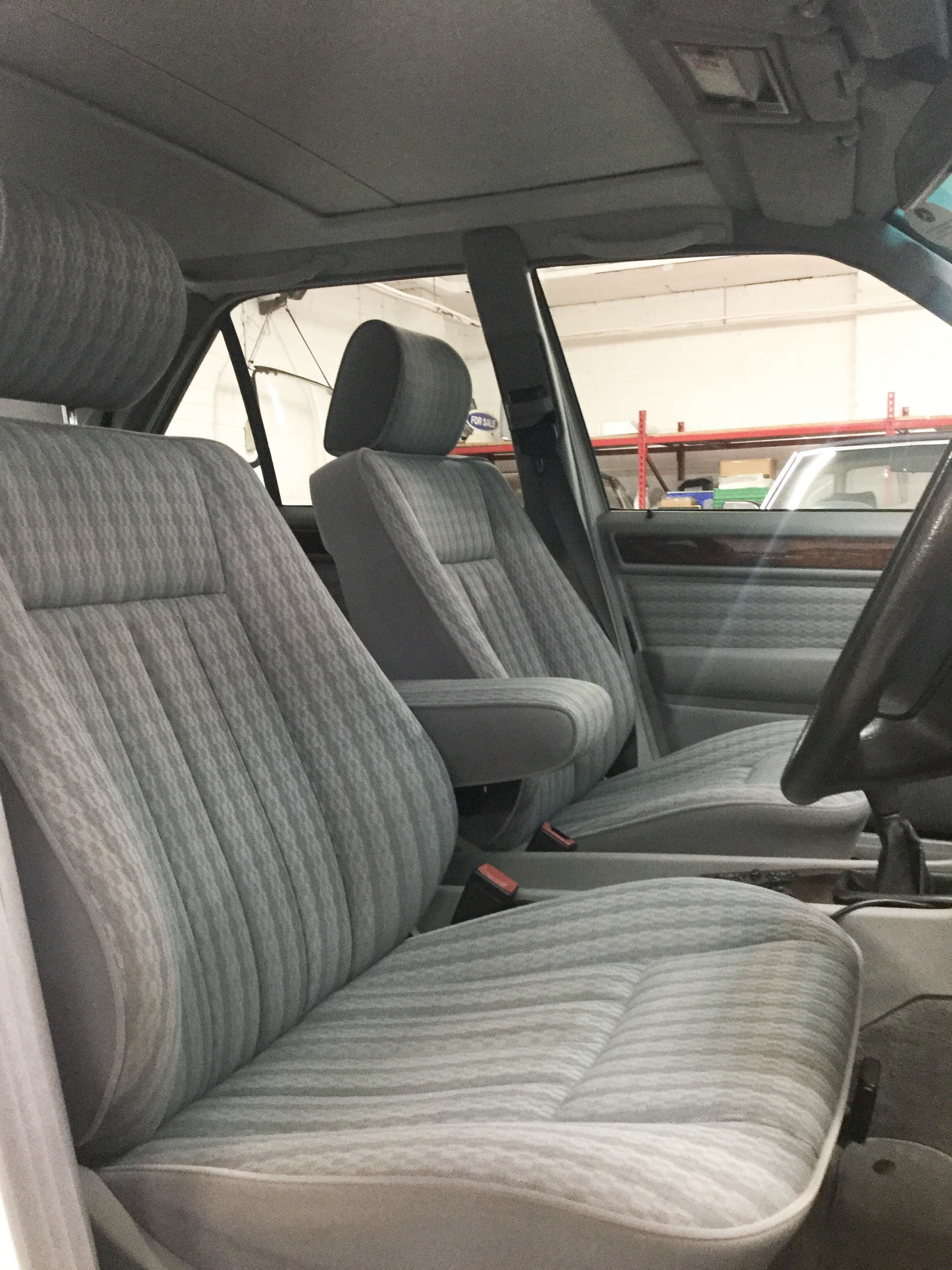 Time warp Mercedes 250D (W124) - Image 7