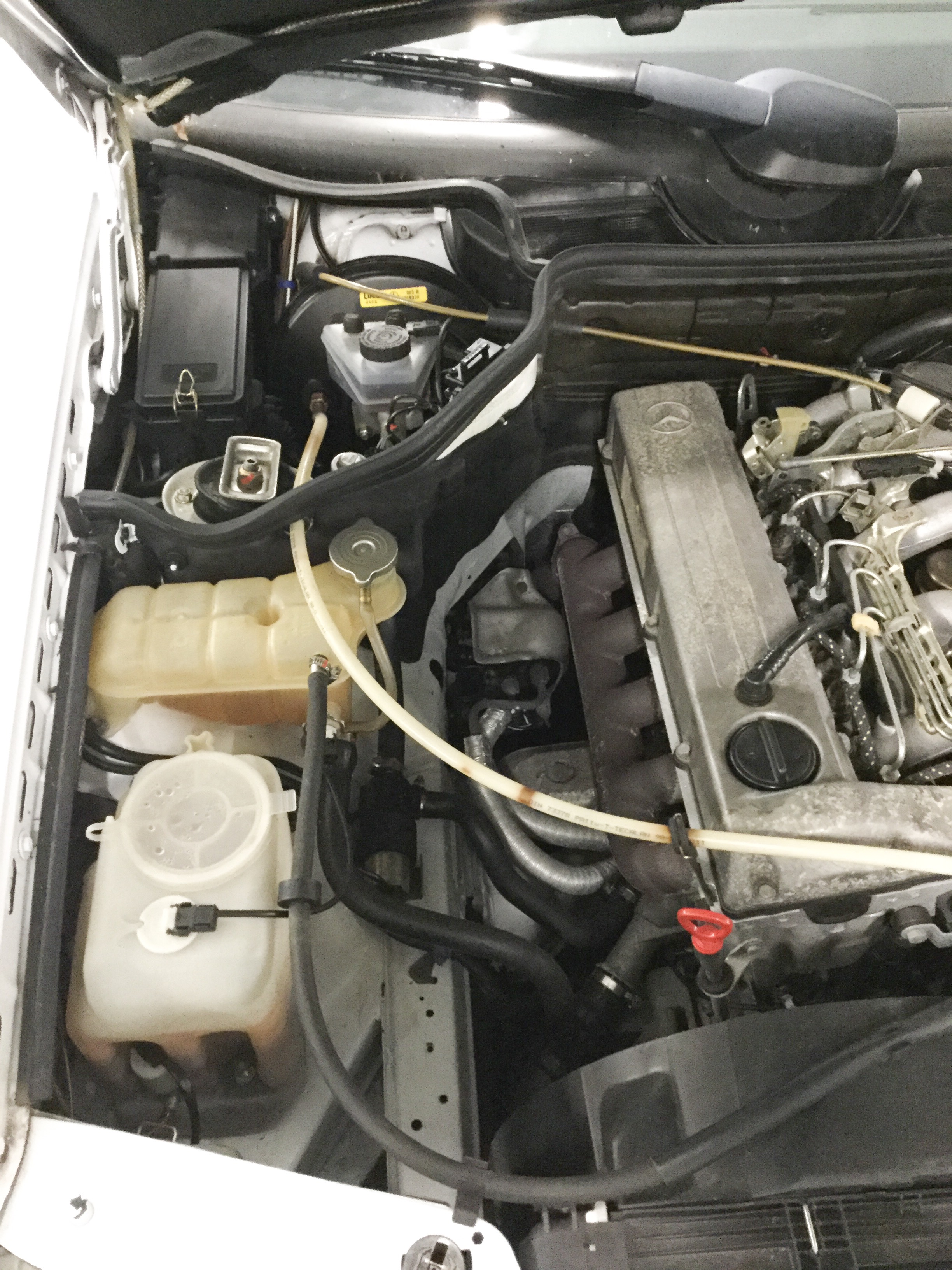 Time warp Mercedes 250D (W124) - Image 14